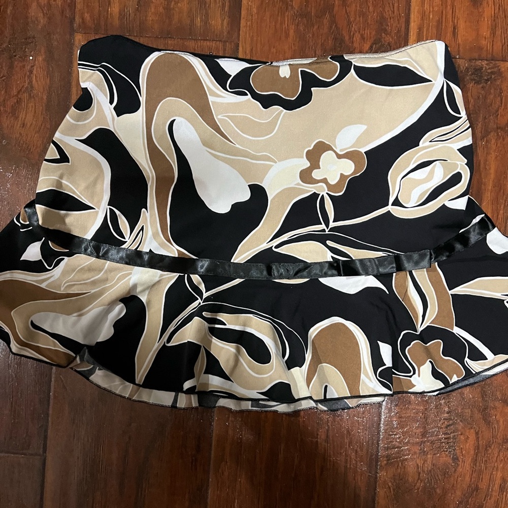 Cute little miniskirt says small but could fit an xs as well